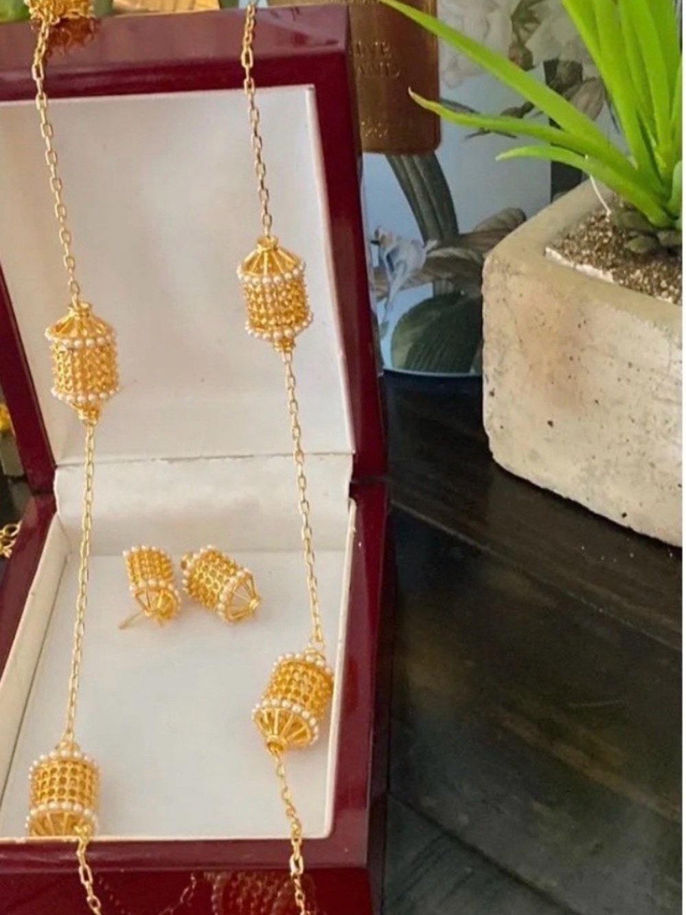 Bollywood Style Gold & Pearl Necklace & Earring Set